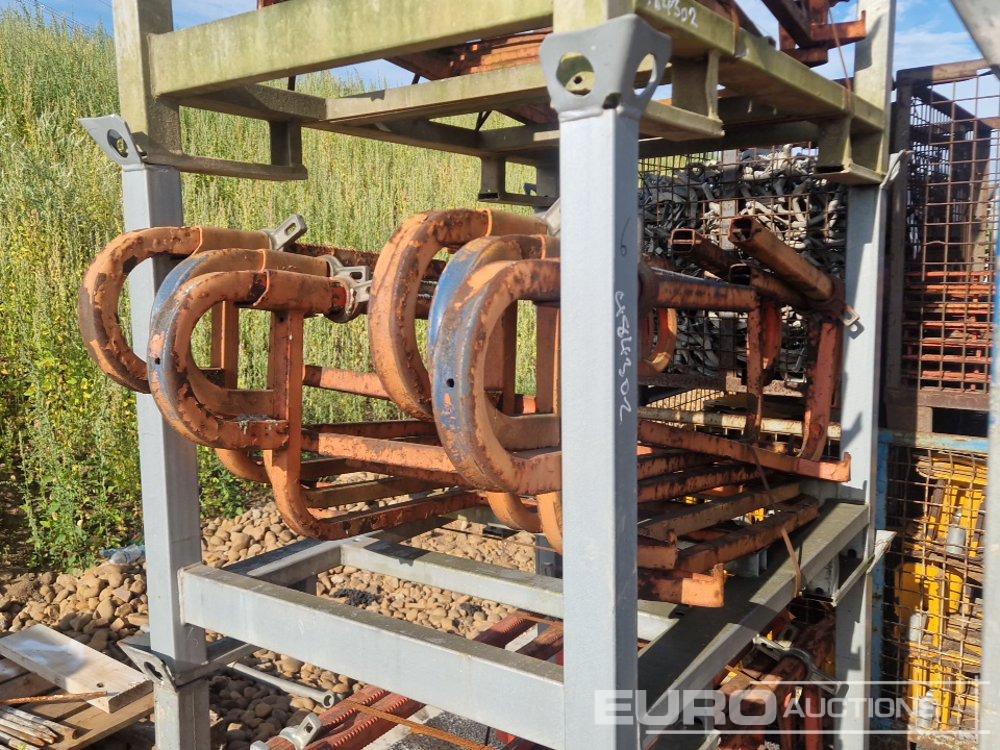 Строительное оборудование Stillage of Adjustable Formwork Brackets (8 of)Stillage of Peri Formwork Fittings & Brackets (12 of), Stillage of Articulated Couplers (4 of): фото 16