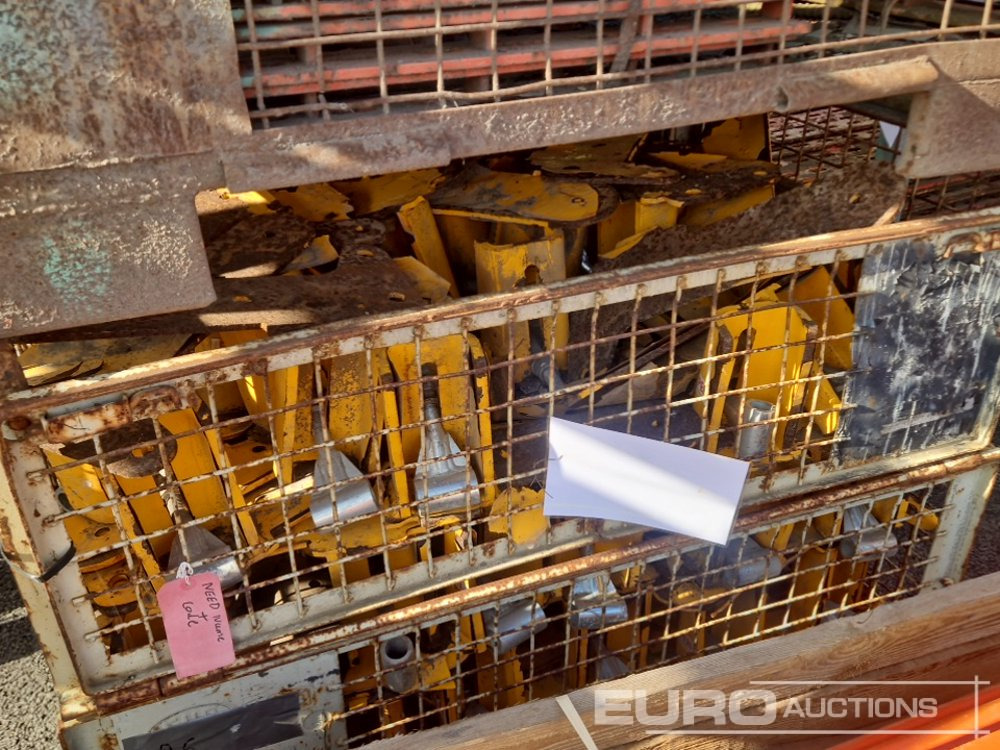 Строительное оборудование Stillage of Adjustable Formwork Brackets (8 of)Stillage of Peri Formwork Fittings & Brackets (12 of), Stillage of Articulated Couplers (4 of): фото 20