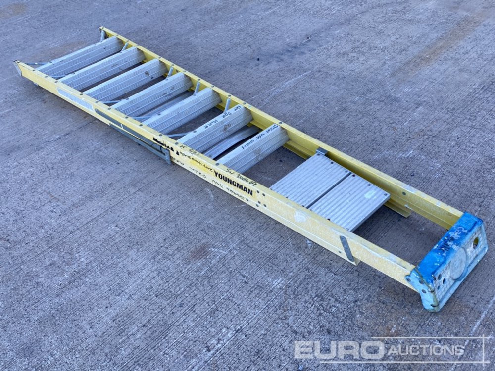 Youngman 8 Tread Fibreglass Step Ladder - Строительное оборудование: фото 3 Youngman 8 Tread Fibreglass Step Ladder - Строительное оборудование: фото 3