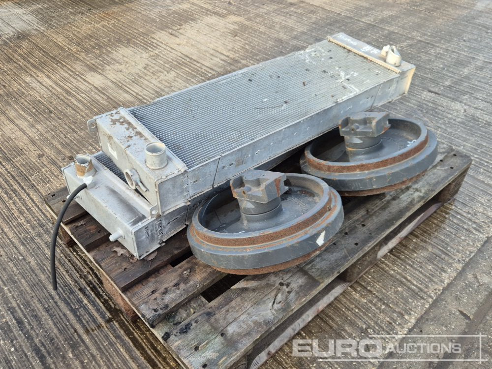 Doosan Idlers (2 of) and Intercoolers (2 of) - Запчасти: фото 1 Doosan Idlers (2 of) and Intercoolers (2 of) - Запчасти: фото 1