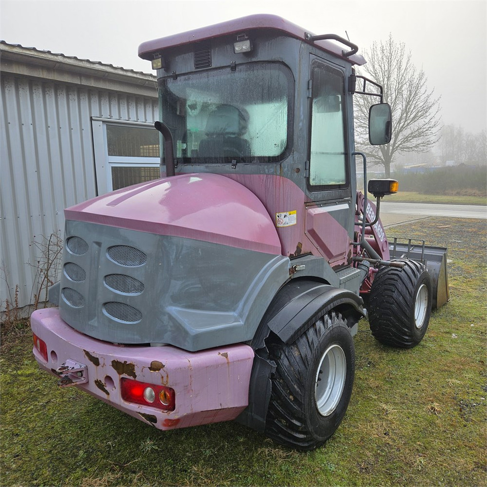 Bernards W1600C - Мини-погрузчик с бортовым поворотом: фото 3 Bernards W1600C - Мини-погрузчик с бортовым поворотом: фото 3