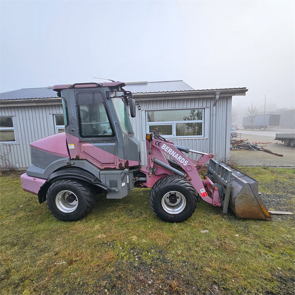 Bernards W1600C - Мини-погрузчик с бортовым поворотом: фото 2 Bernards W1600C - Мини-погрузчик с бортовым поворотом: фото 2