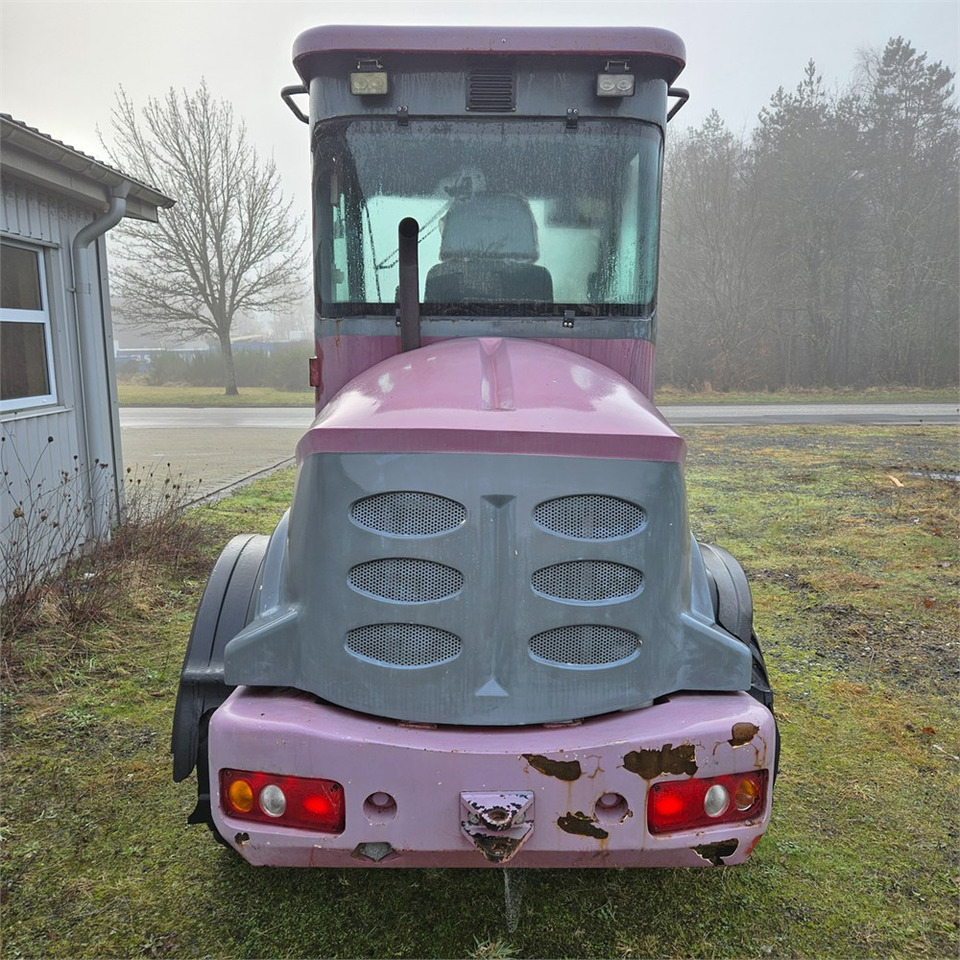 Bernards W1600C - Мини-погрузчик с бортовым поворотом: фото 4 Bernards W1600C - Мини-погрузчик с бортовым поворотом: фото 4