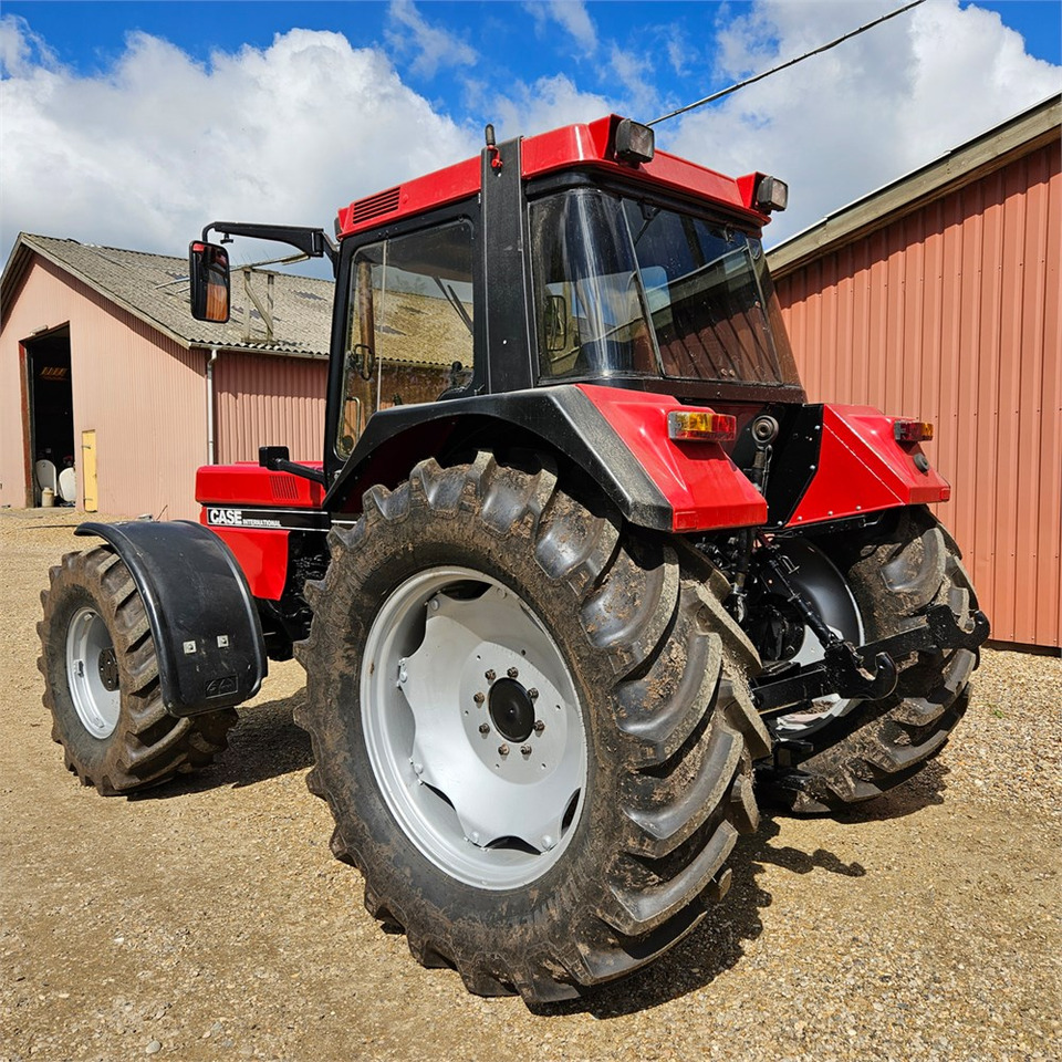 CASE IH 1056 XL - Трактор: фото 4 CASE IH 1056 XL - Трактор: фото 4