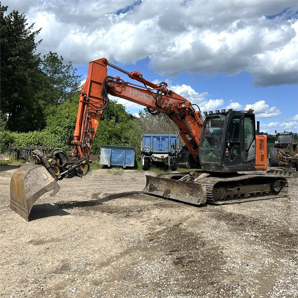 Hitachi ZX135 US-6 - Гусеничный экскаватор: фото 4 Hitachi ZX135 US-6 - Гусеничный экскаватор: фото 4