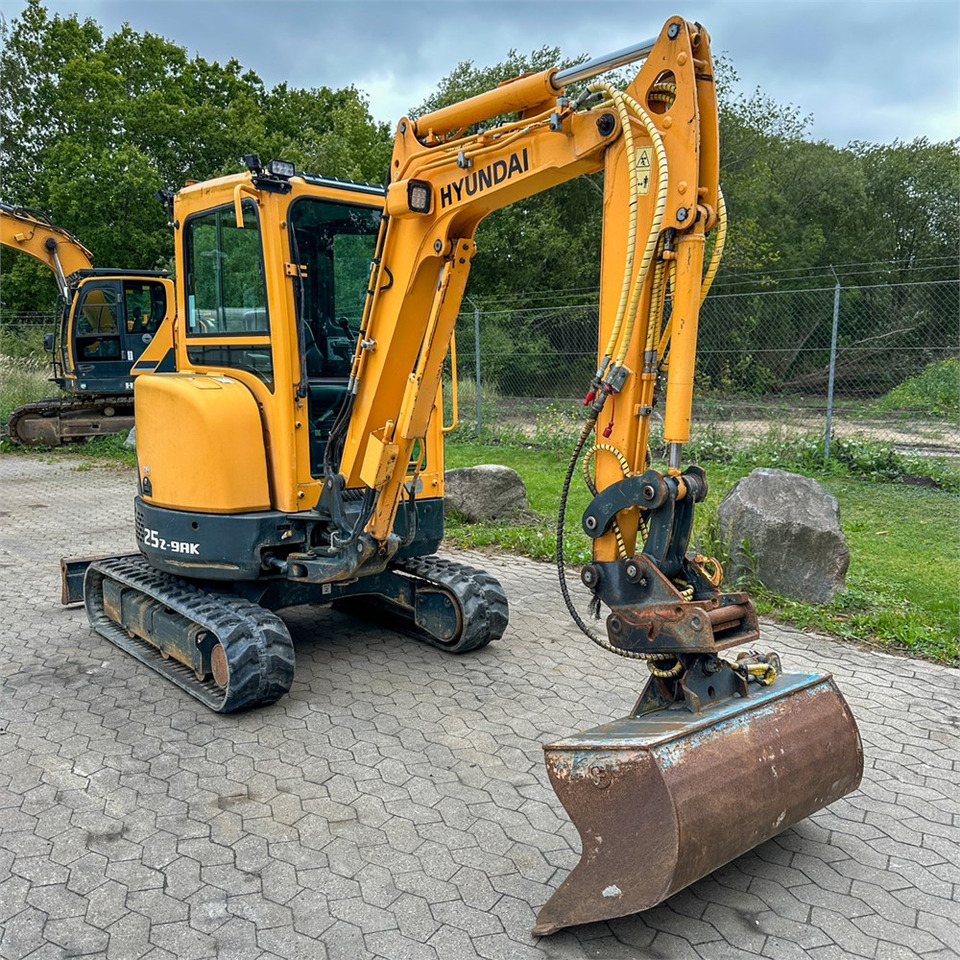 Мини-экскаватор Hyundai Robex 25Z-9AK: фото 8 Мини-экскаватор Hyundai Robex 25Z-9AK: фото 8