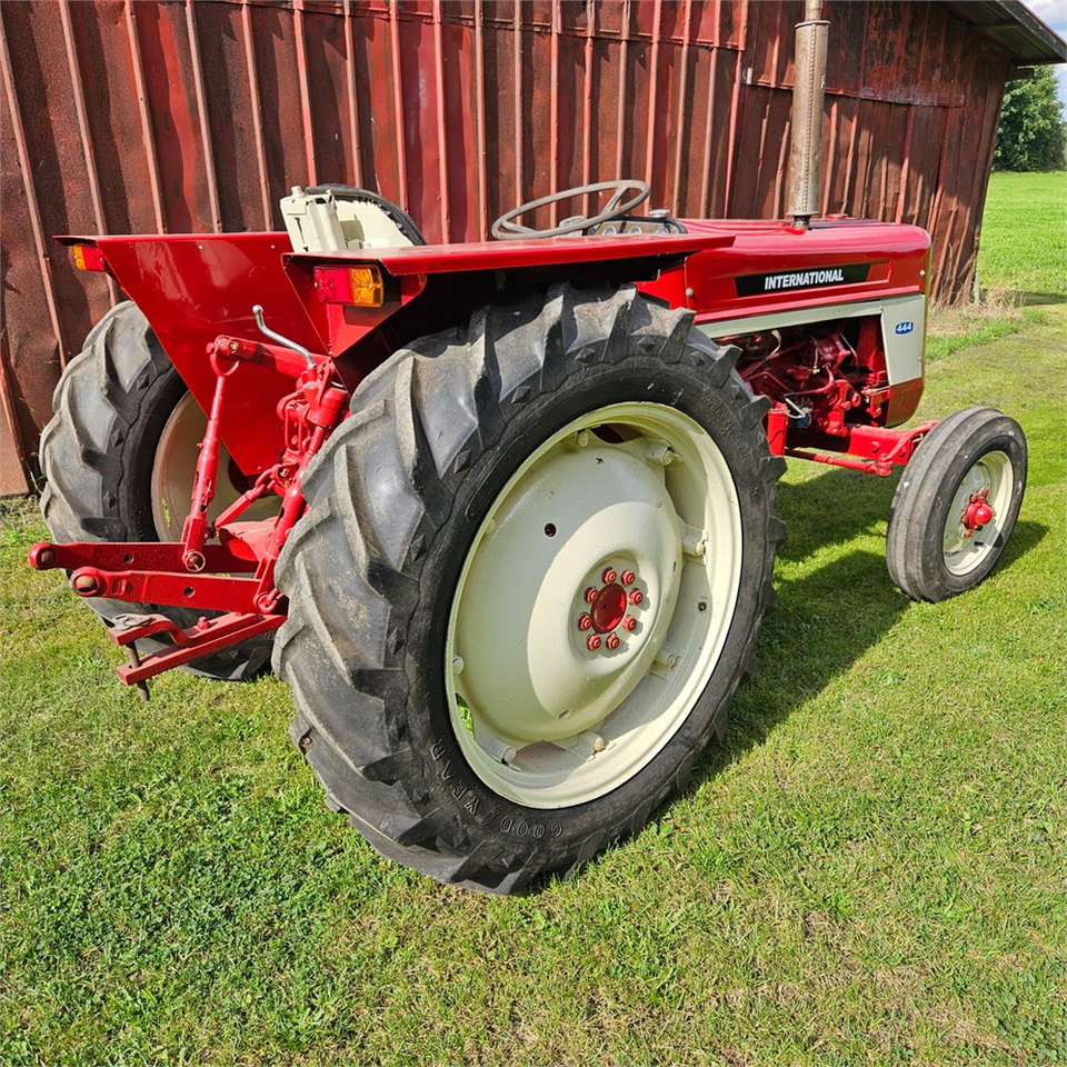 IH 444 - Трактор: фото 4 IH 444 - Трактор: фото 4