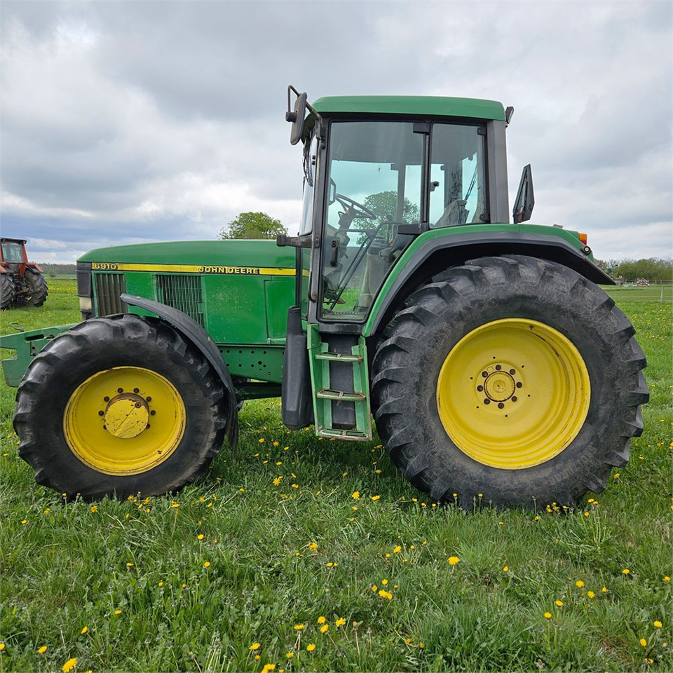 John Deere 6910 - Трактор: фото 2 John Deere 6910 - Трактор: фото 2