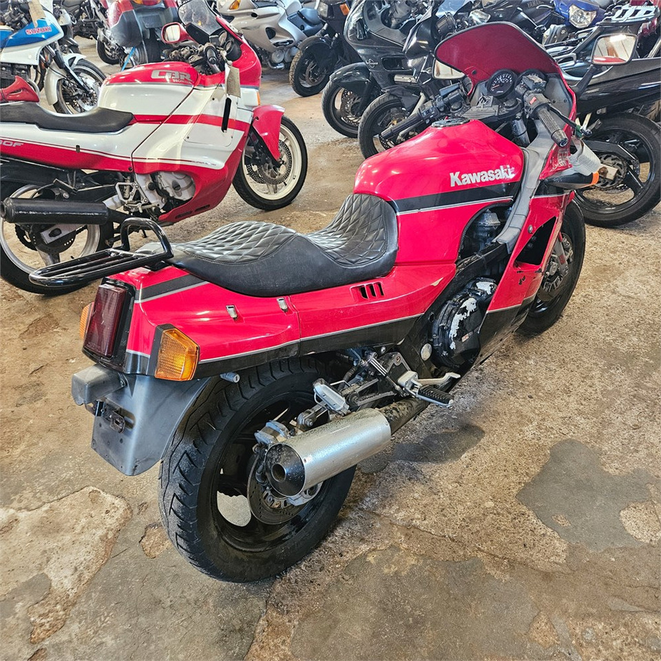 Kawasaki GPZ 1000 RX - Мотоцикл: фото 5 Kawasaki GPZ 1000 RX - Мотоцикл: фото 5