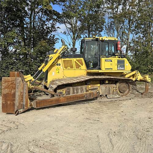 Komatsu D65 PXI-18 - Бульдозер: фото 1 Komatsu D65 PXI-18 - Бульдозер: фото 1