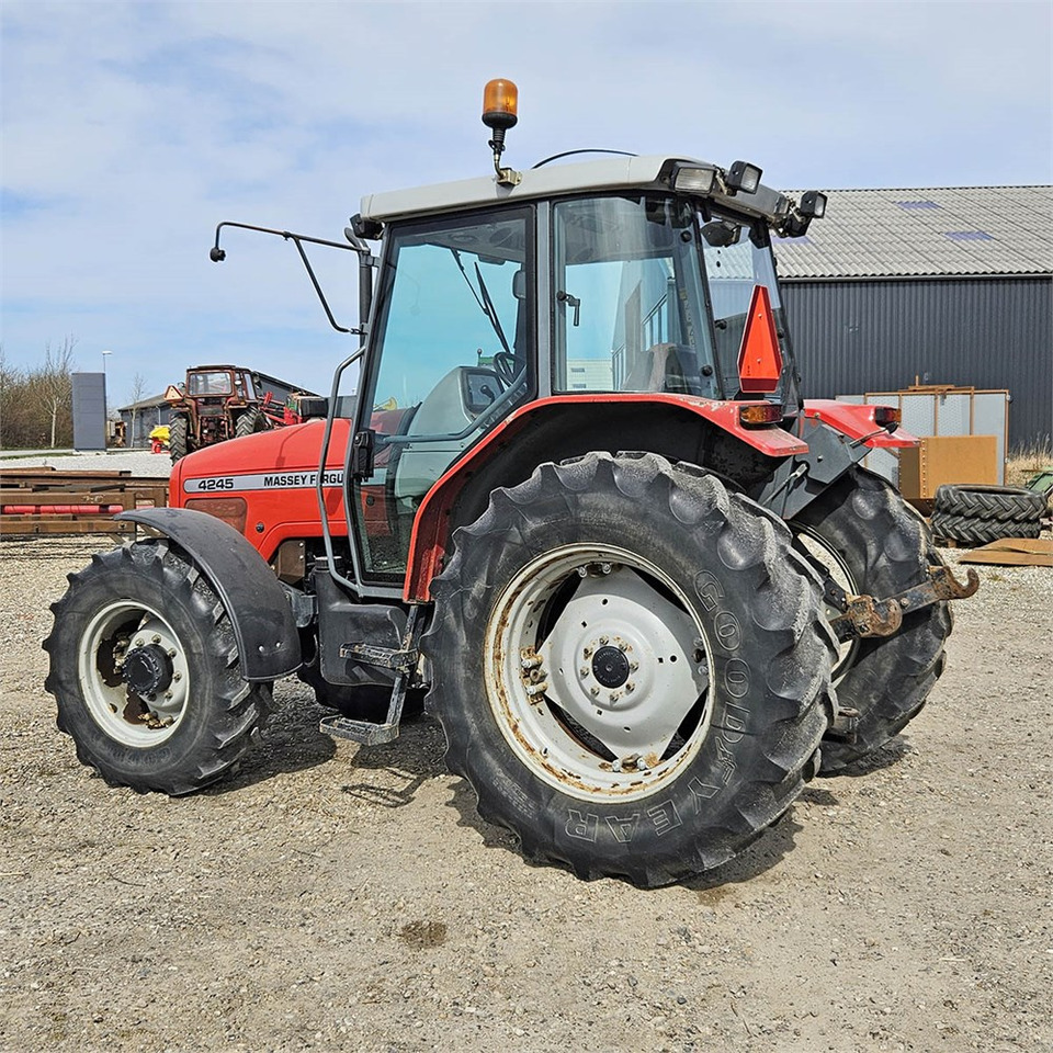 Massey Ferguson 4245 - Трактор: фото 5 Massey Ferguson 4245 - Трактор: фото 5