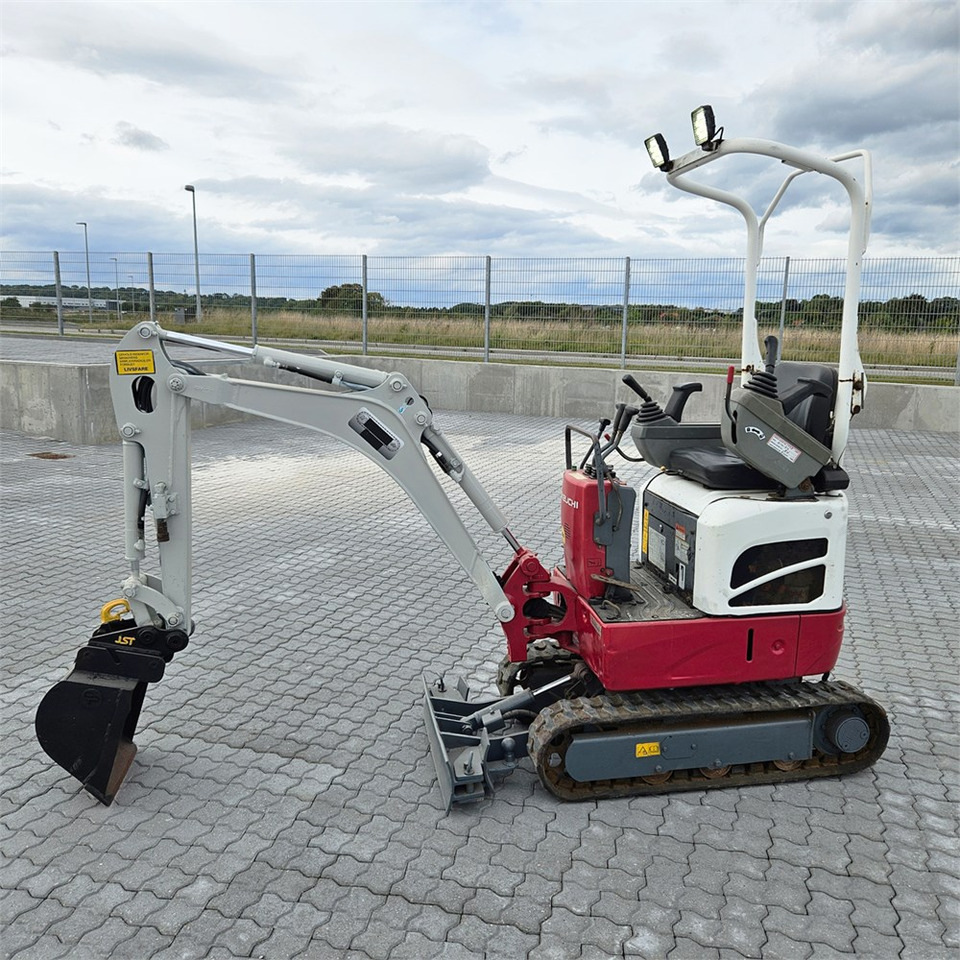 Takeuchi TB210 R - Мини-экскаватор: фото 1 Takeuchi TB210 R - Мини-экскаватор: фото 1