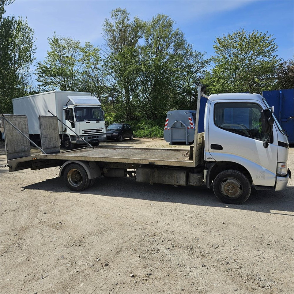 Toyota Dyna - Грузовик бортовой/ Платформа: фото 1 Toyota Dyna - Грузовик бортовой/ Платформа: фото 1