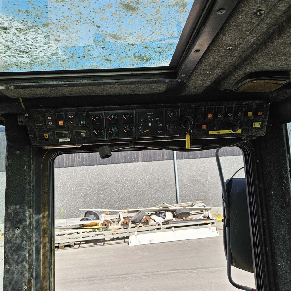 Тягач Sisu TRX 181: фото 19
