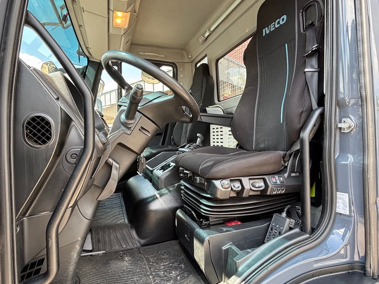 Iveco ML140E25 offene Pritsche, AHK - Грузовик бортовой/ Платформа: фото 4 Iveco ML140E25 offene Pritsche, AHK - Грузовик бортовой/ Платформа: фото 4