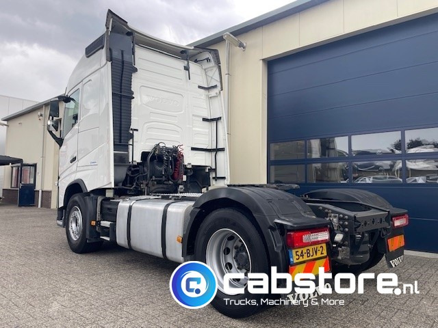 Volvo FH 460 4x2 Euro 6 Globetrotter 4x2 Euro 6 - Hydrauliek unit - VEB+ - Bouwjaar 09-2017 - Km 521.341 - Globetrotter - Diff.lock - I-Shift - Тягач: фото 4 Volvo FH 460 4x2 Euro 6 Globetrotter 4x2 Euro 6 - Hydrauliek unit - VEB+ - Bouwjaar 09-2017 - Km 521.341 - Globetrotter - Diff.lock - I-Shift - Тягач: фото 4