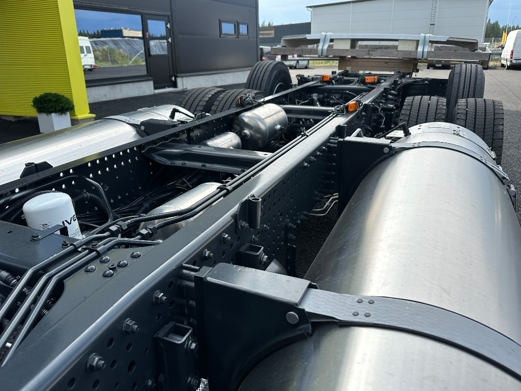 Новый Грузовик-шасси Iveco S-Way AS26S50 NP 2xLNG 6x2*4: фото 10 Новый Грузовик-шасси Iveco S-Way AS26S50 NP 2xLNG 6x2*4: фото 10