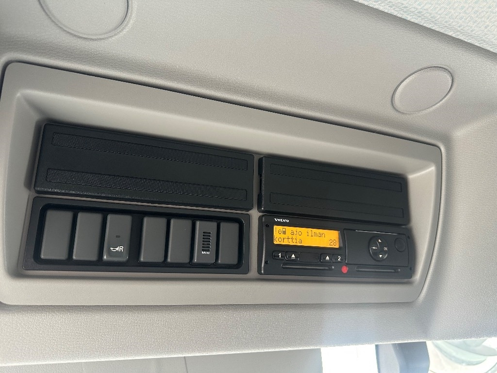 Грузовик с закрытым кузовом Volvo FE 320: фото 18