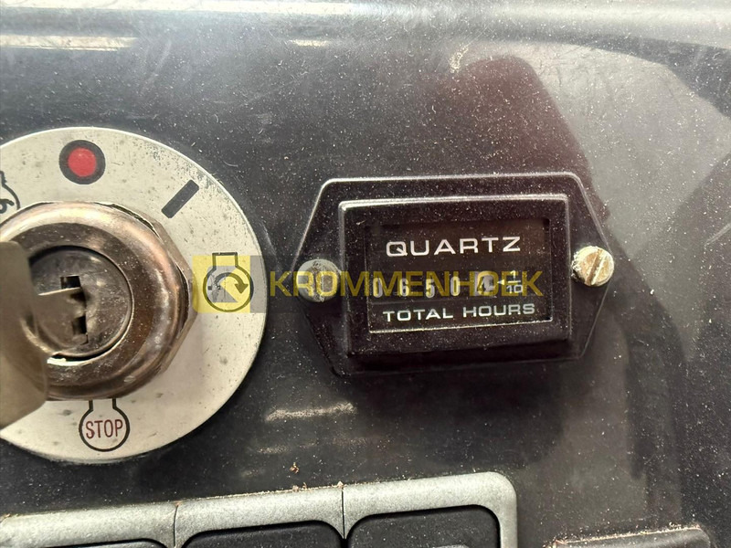 Мини-погрузчик с бортовым поворотом Bobcat MT 55: фото 7