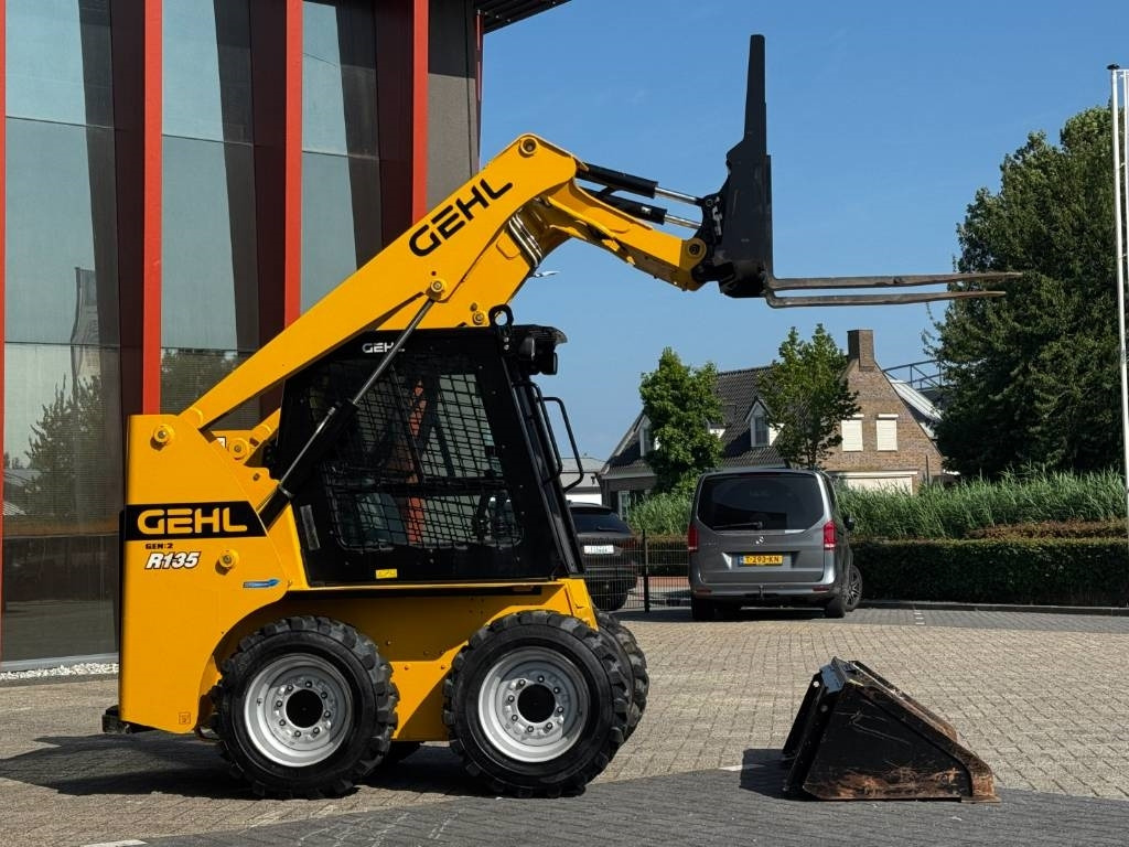 Gehl R135 / Manitou 1350R Skid Steer, 2022 - Мини-погрузчик с бортовым поворотом: фото 5 Gehl R135 / Manitou 1350R Skid Steer, 2022 - Мини-погрузчик с бортовым поворотом: фото 5