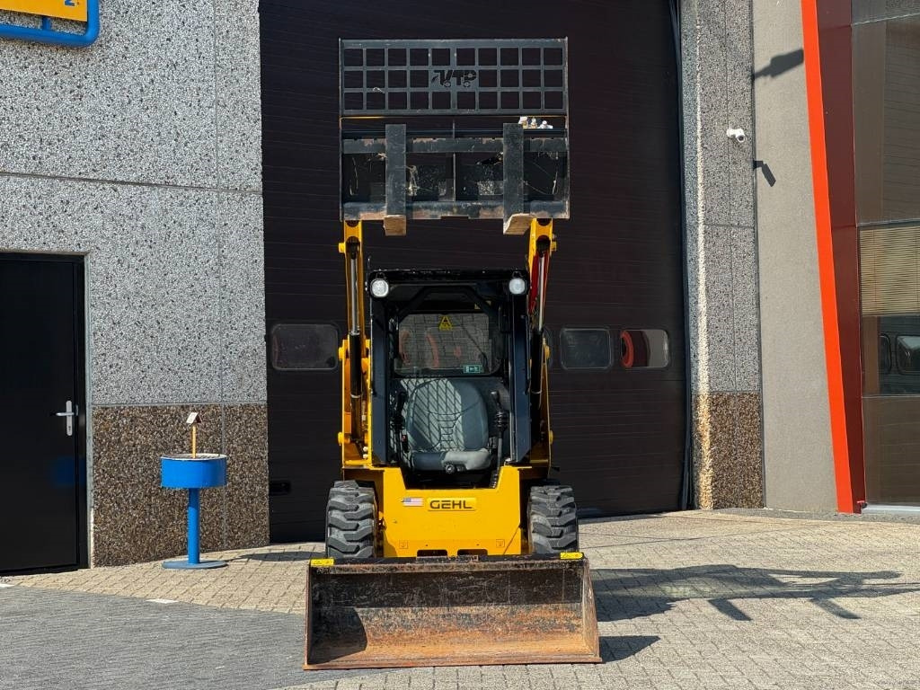 Gehl R135 / Manitou 1350R Skid Steer, 2022 - Мини-погрузчик с бортовым поворотом: фото 3 Gehl R135 / Manitou 1350R Skid Steer, 2022 - Мини-погрузчик с бортовым поворотом: фото 3