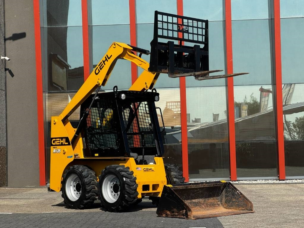 Gehl R135 / Manitou 1350R Skid Steer, 2022 - Мини-погрузчик с бортовым поворотом: фото 4 Gehl R135 / Manitou 1350R Skid Steer, 2022 - Мини-погрузчик с бортовым поворотом: фото 4