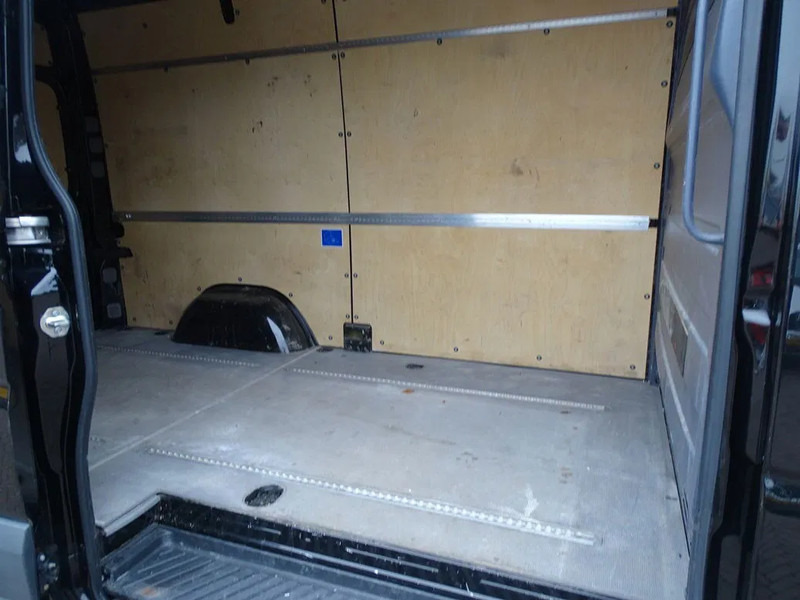 Volkswagen Crafter 2.0TDI 80KW L2H2 AIRCO Navigatie mooie bus - Легковой фургон: фото 4 Volkswagen Crafter 2.0TDI 80KW L2H2 AIRCO Navigatie mooie bus - Легковой фургон: фото 4