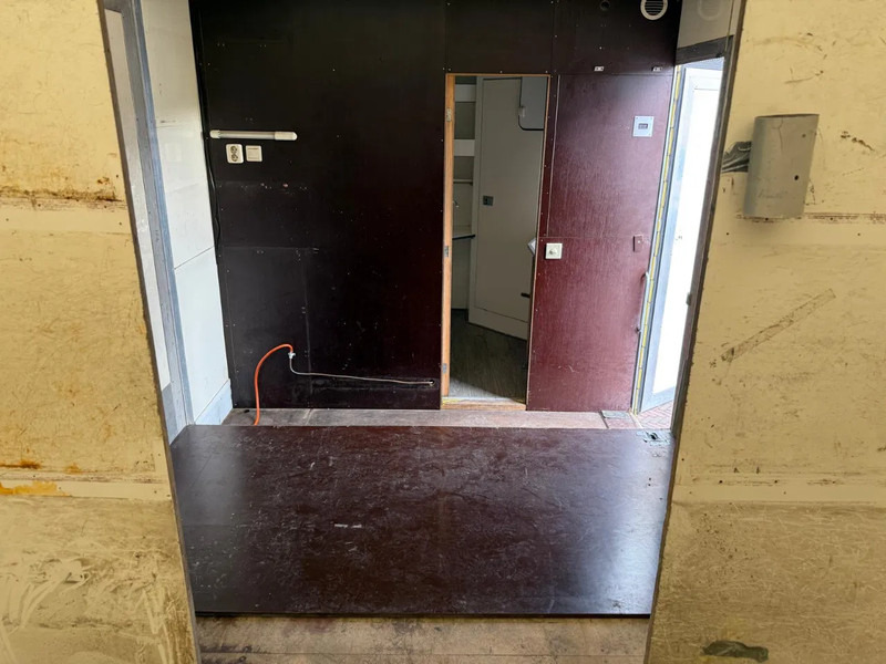 Volvo FL 12.240 STAND Airco 2x bed Douche Heater - Грузовик с закрытым кузовом: фото 4 Volvo FL 12.240 STAND Airco 2x bed Douche Heater - Грузовик с закрытым кузовом: фото 4