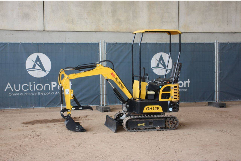 AGT Industrial QH12R - Мини-экскаватор: фото 1 AGT Industrial QH12R - Мини-экскаватор: фото 1