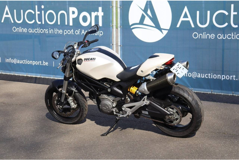 Ducati MONSTER 696 - Мотоцикл: фото 3 Ducati MONSTER 696 - Мотоцикл: фото 3
