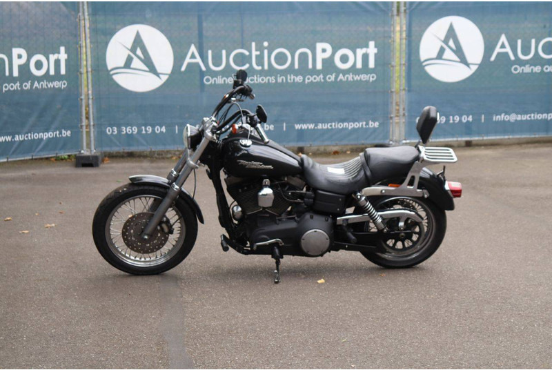 Harley-Davidson Dyna Street Bob - Мотоцикл: фото 1 Harley-Davidson Dyna Street Bob - Мотоцикл: фото 1