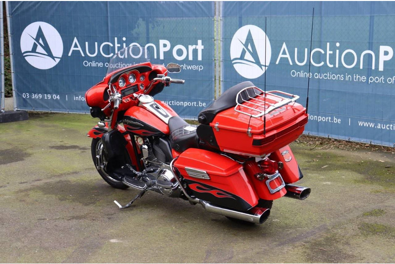 Harley-Davidson Ultra Glide CVO - Мотоцикл: фото 4 Harley-Davidson Ultra Glide CVO - Мотоцикл: фото 4