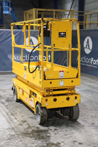 Haulotte Compact 8 - Ножничный подъемник: фото 4 Haulotte Compact 8 - Ножничный подъемник: фото 4