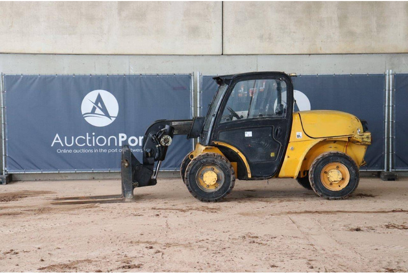 JCB 520-40 - Телескопический погрузчик: фото 1 JCB 520-40 - Телескопический погрузчик: фото 1