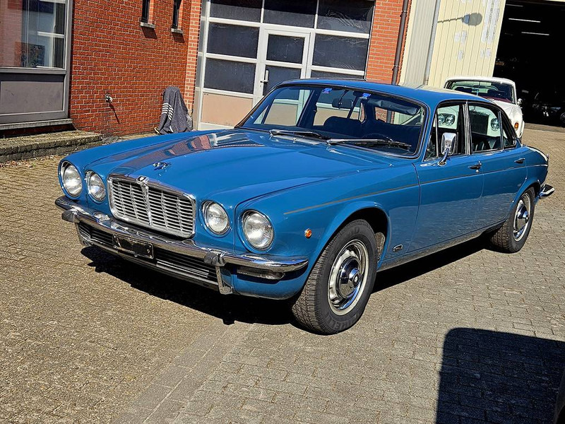 Jaguar XJ 4.2 Manual 4-Speed Overdrive - Седан: фото 1 Jaguar XJ 4.2 Manual 4-Speed Overdrive - Седан: фото 1
