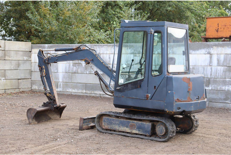 Komatsu PC10-6 - Гусеничный экскаватор: фото 3 Komatsu PC10-6 - Гусеничный экскаватор: фото 3