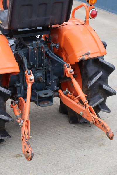 Трактор Kubota B5000: фото 18