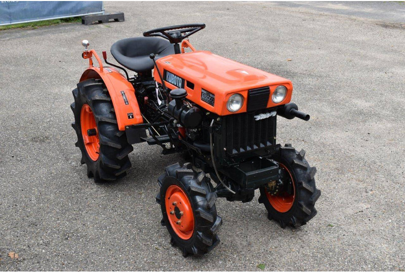 Трактор Kubota B5000: фото 20