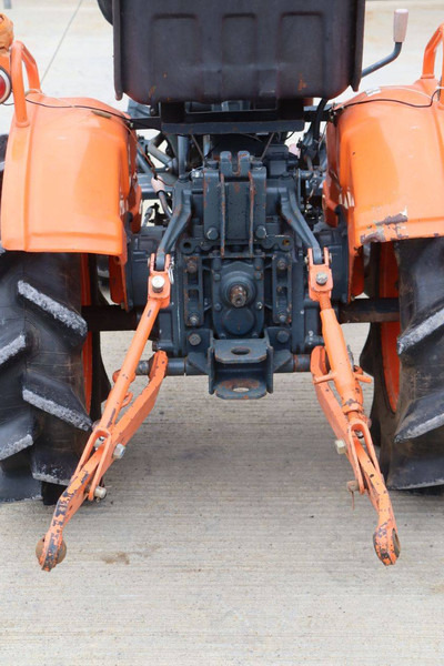 Трактор Kubota B5000: фото 19