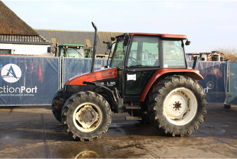 New Holland L95 - Трактор: фото 1 New Holland L95 - Трактор: фото 1