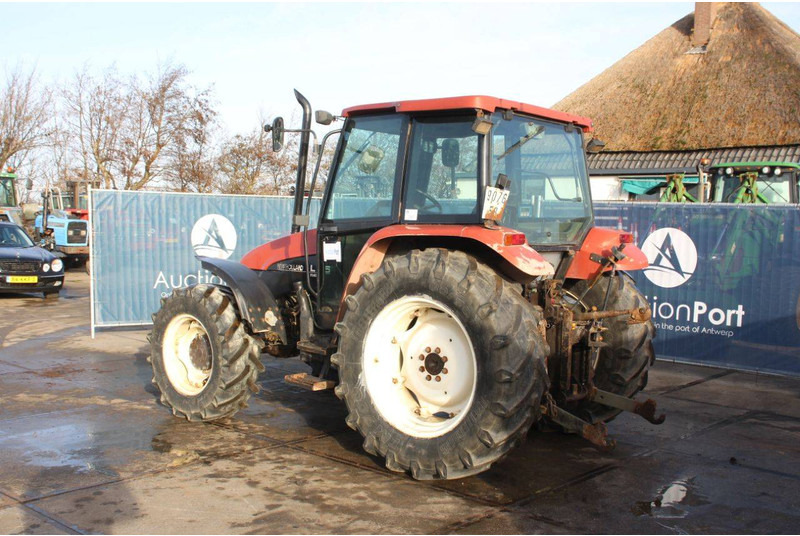 New Holland L95 - Трактор: фото 3 New Holland L95 - Трактор: фото 3