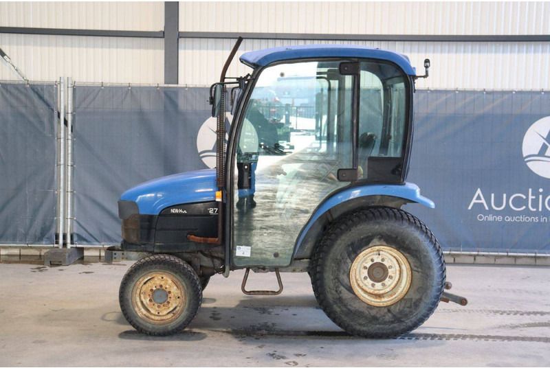 New Holland TC27D - Трактор: фото 2 New Holland TC27D - Трактор: фото 2