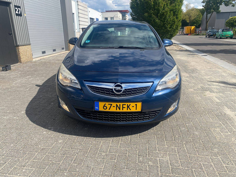 Opel Astra 1.6 - Седан: фото 4 Opel Astra 1.6 - Седан: фото 4