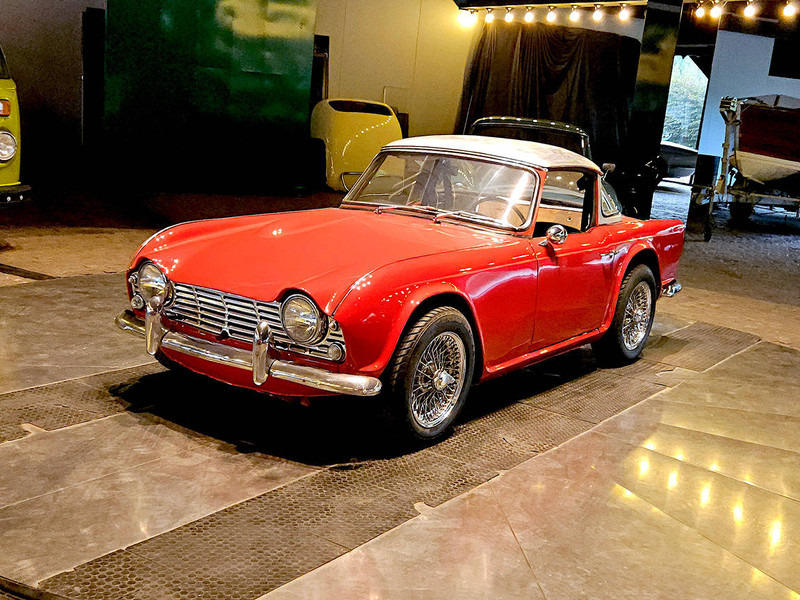 Triumph TR4 'Surrey Top' - Седан: фото 1 Triumph TR4 'Surrey Top' - Седан: фото 1