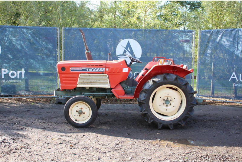 Yanmar YM2202 - Трактор: фото 2 Yanmar YM2202 - Трактор: фото 2