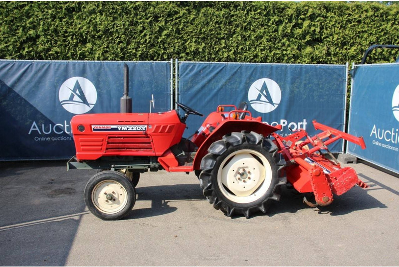Yanmar YM2202 - Трактор: фото 1 Yanmar YM2202 - Трактор: фото 1