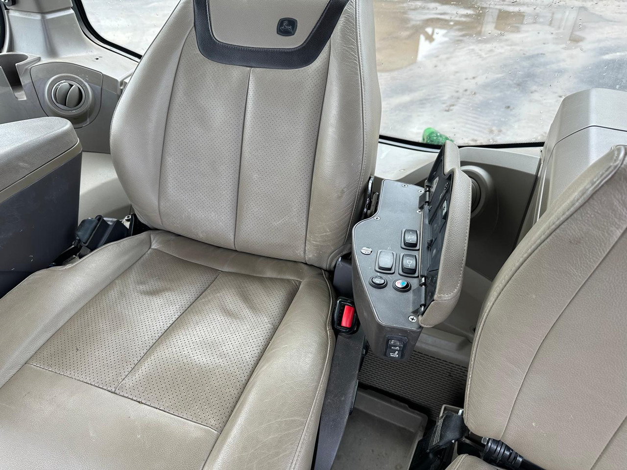 JOHN DEERE 8RX 410 Signature Edition в лизинг JOHN DEERE 8RX 410 Signature Edition: фото 15 JOHN DEERE 8RX 410 Signature Edition в лизинг JOHN DEERE 8RX 410 Signature Edition: фото 15