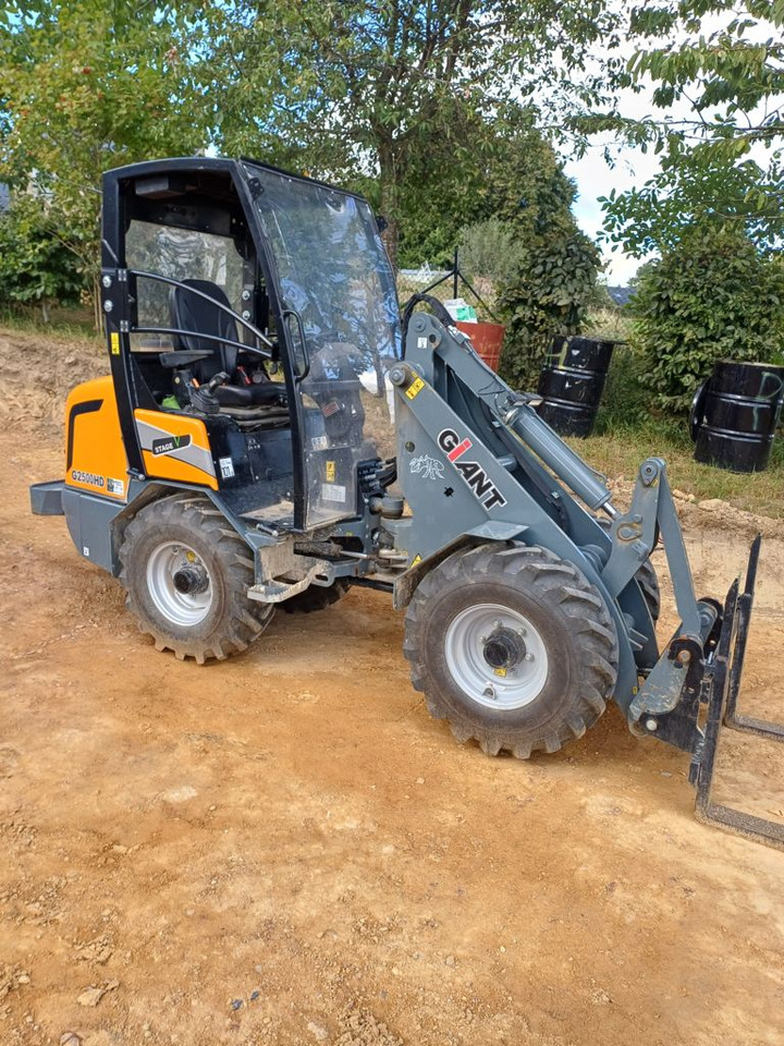 Giant G2500 HD - Мини-погрузчик с бортовым поворотом: фото 1 Giant G2500 HD - Мини-погрузчик с бортовым поворотом: фото 1