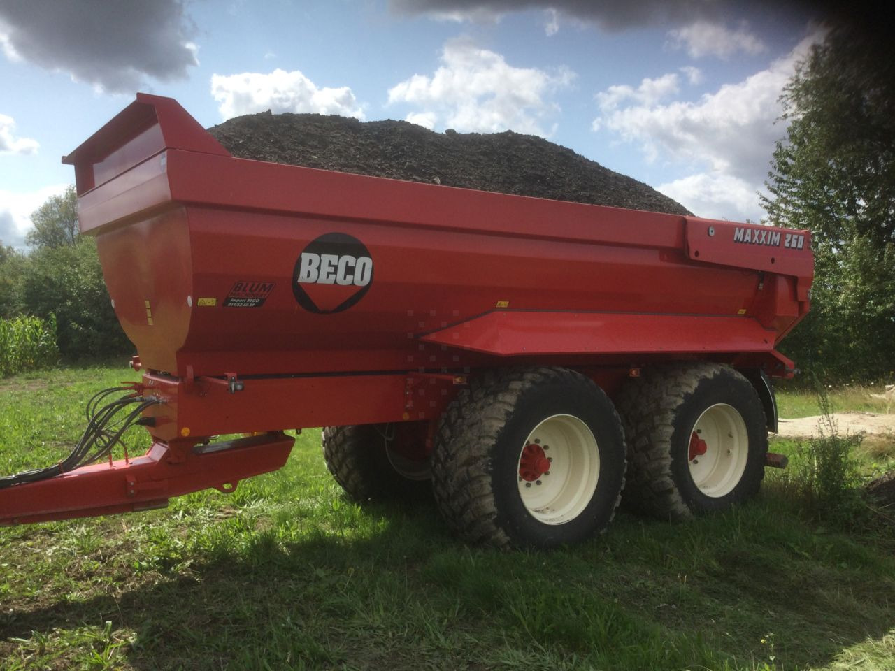 Beco Maxxim 260 - Самосвальный прицеп: фото 1 Beco Maxxim 260 - Самосвальный прицеп: фото 1