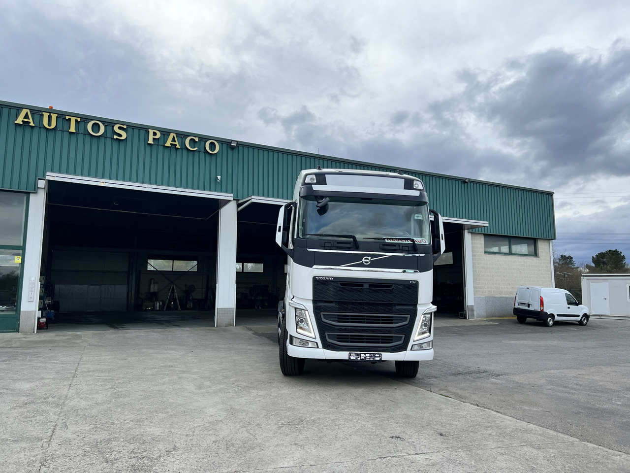 Camion Volvo 540 en chasis con retarder - Грузовик-шасси: фото 1 Camion Volvo 540 en chasis con retarder - Грузовик-шасси: фото 1